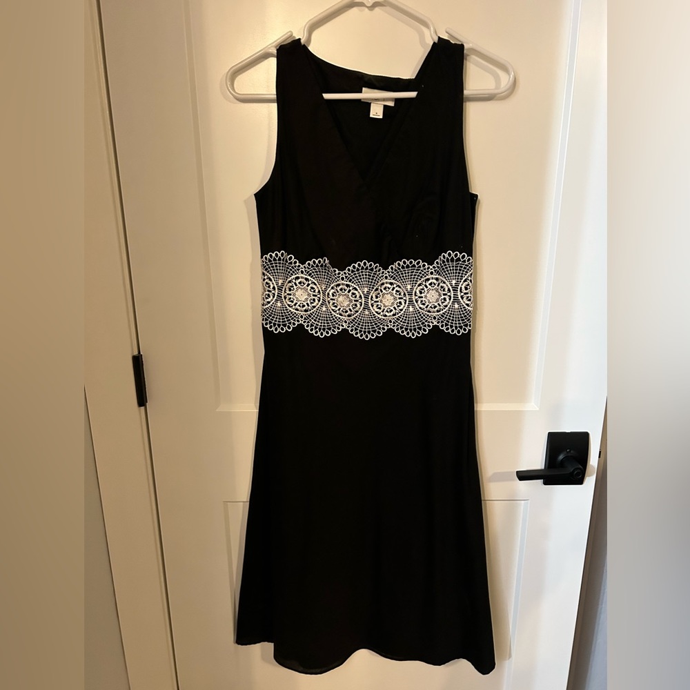 Ann Taylor Loft Black Dress with white lace accent Sz 4